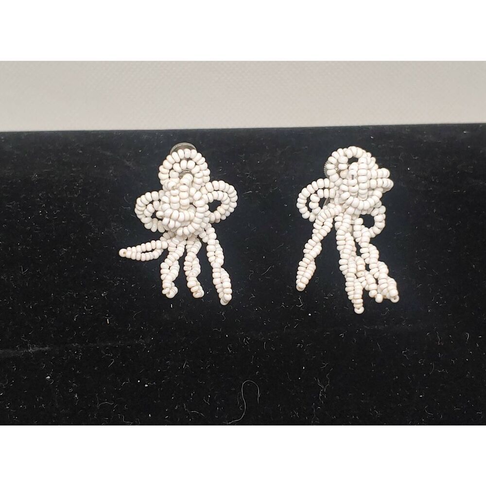 Women's Vintage 1960s White Beaded Floral Cluster Screwback Clip Earrings